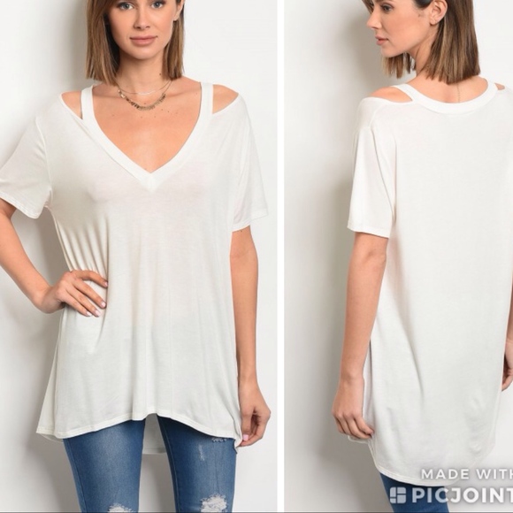 Tops - LAST 1 Ivory Short sleeve Vneck cut out jersey tee